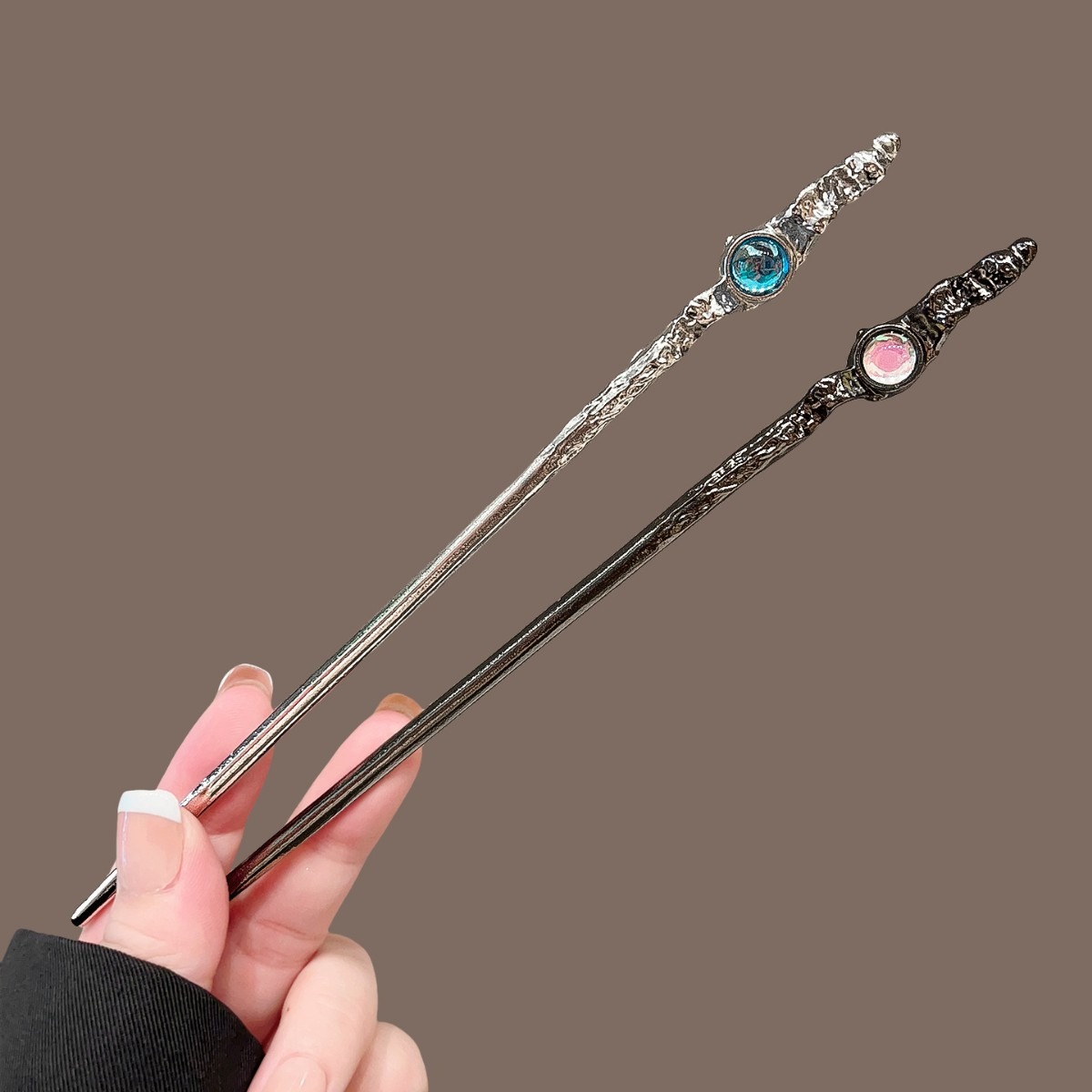Women Accessories On Sale - กิ๊บหนีบผมทองหรูหรา 2 ชิ้น ประดับเพชรระยิบระยับ เหมาะสำหรับใช้ในชีวิตประจำวัน ทรงผมเปีย