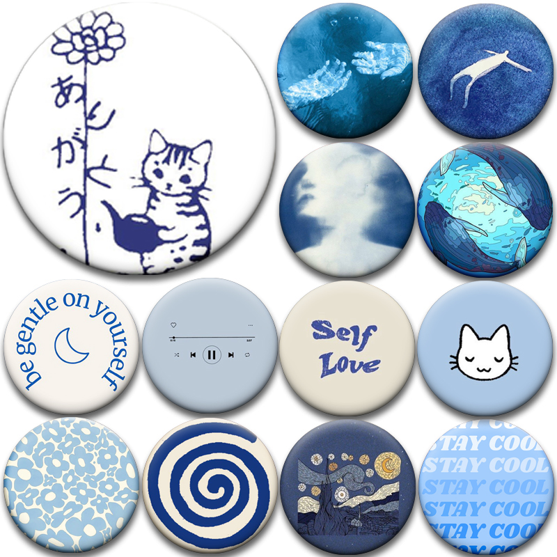 Women Accessories Quotes - เข็มกลัดลายแมวบนท้องฟ้าสีฟ้าสไตล์มินิมอล เข็มกลัดคำคมสุดฮิตสำหรับใส่ประจำวัน ของตกแต่งกระเป๋า ของขวัญสำหรับผู้หญิงและวัยรุ่น